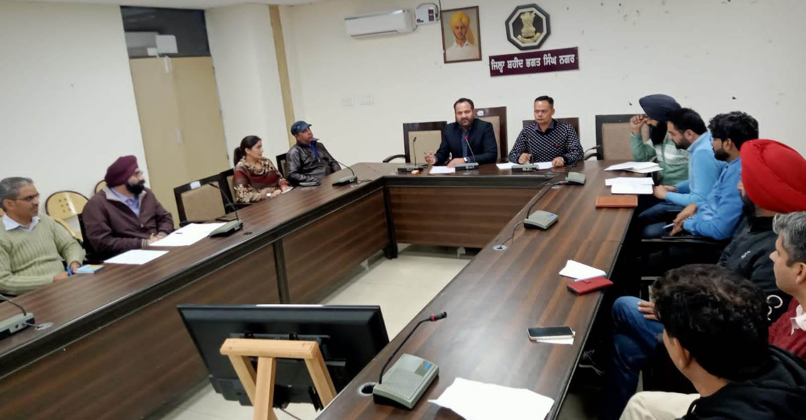 A meeting was held with colleges and islet centers regarding making maximum votes of the youth